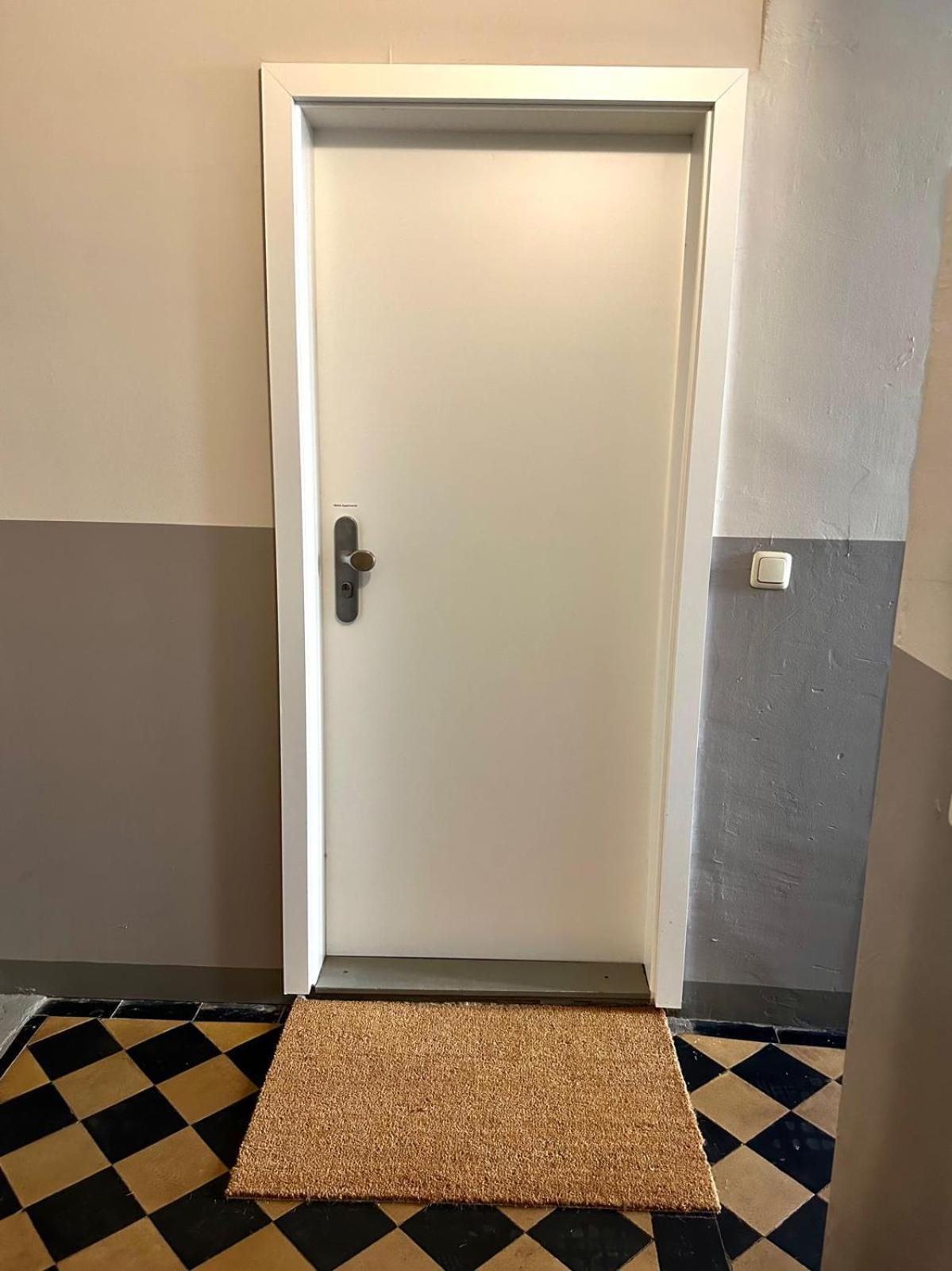 Raha Apartments - Grosses 3 Z-Apartment - Erdgeschoss - Domplatz - Vollausstattung Erfurt Esterno foto